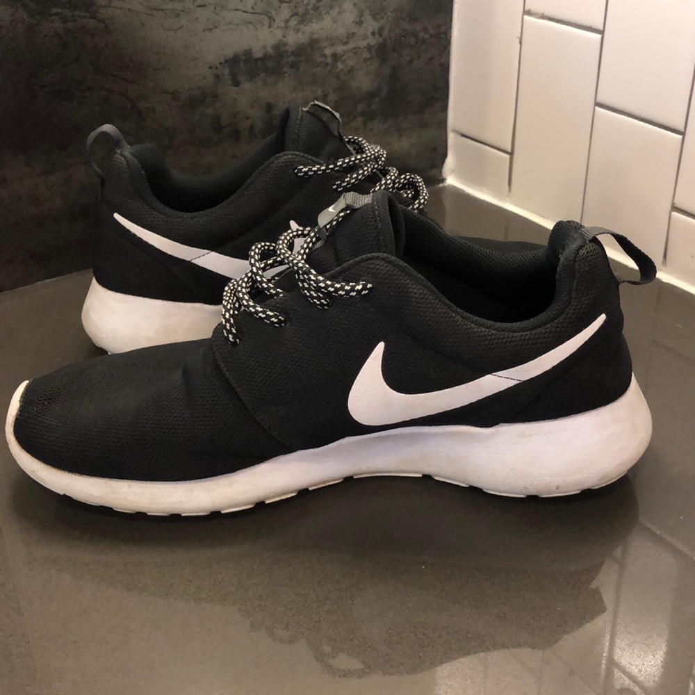 Nike Roshe One Shoes